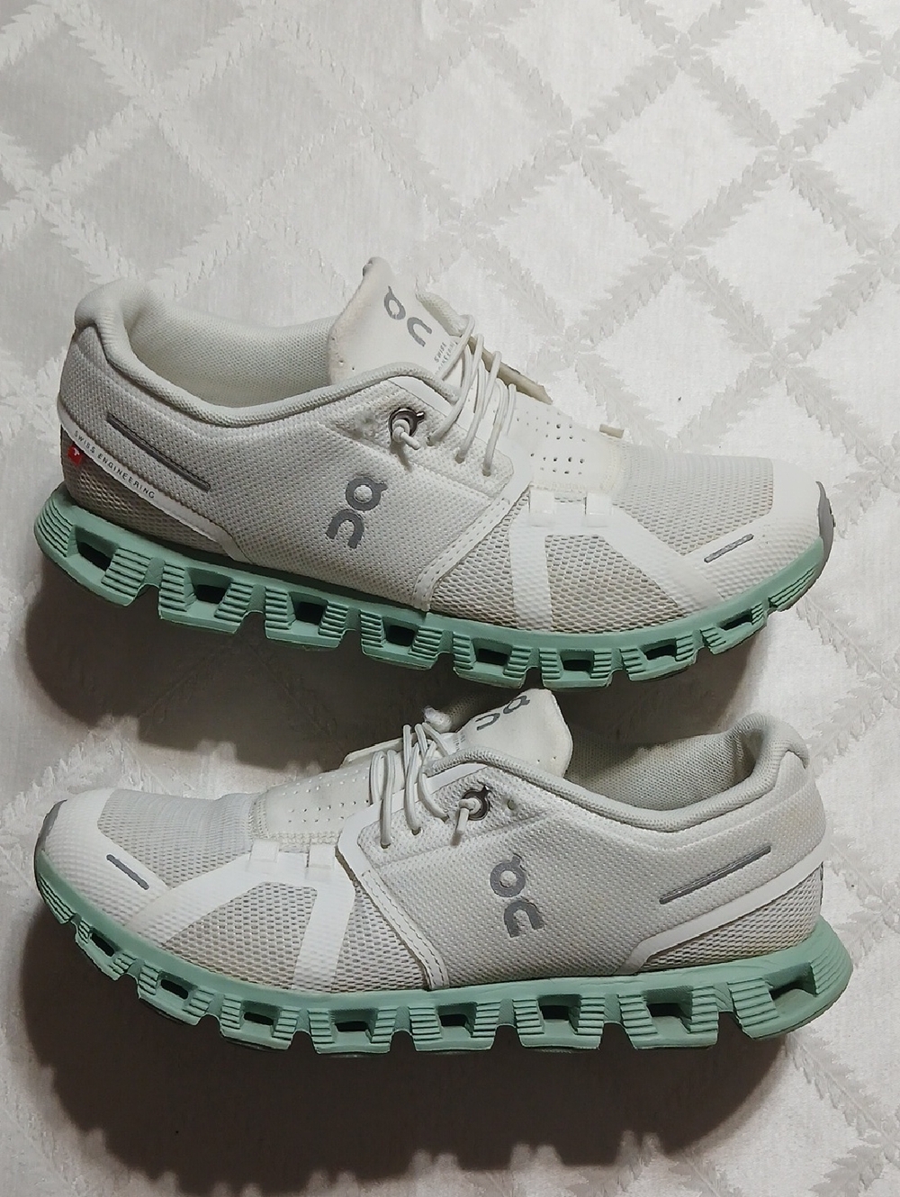 ON CLOUD 5 RUNNING SHOES SIZE 9 WOMEN'S